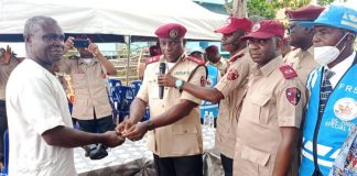 FRSC presents N1.4m recovered from accident scene to victims’ relatives